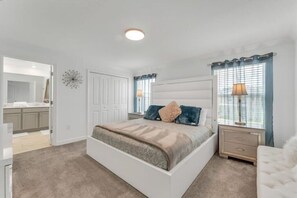 4 Schlafzimmer, Schreibtisch, Bügeleisen/Bügelbrett, Reisekinderbett