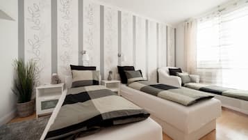 3 chambres, fer et planche Ă repasser