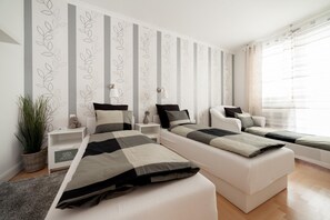 3 Schlafzimmer, Bügeleisen/Bügelbrett