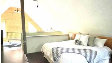 2 bedrooms, in-room safe, bed sheets