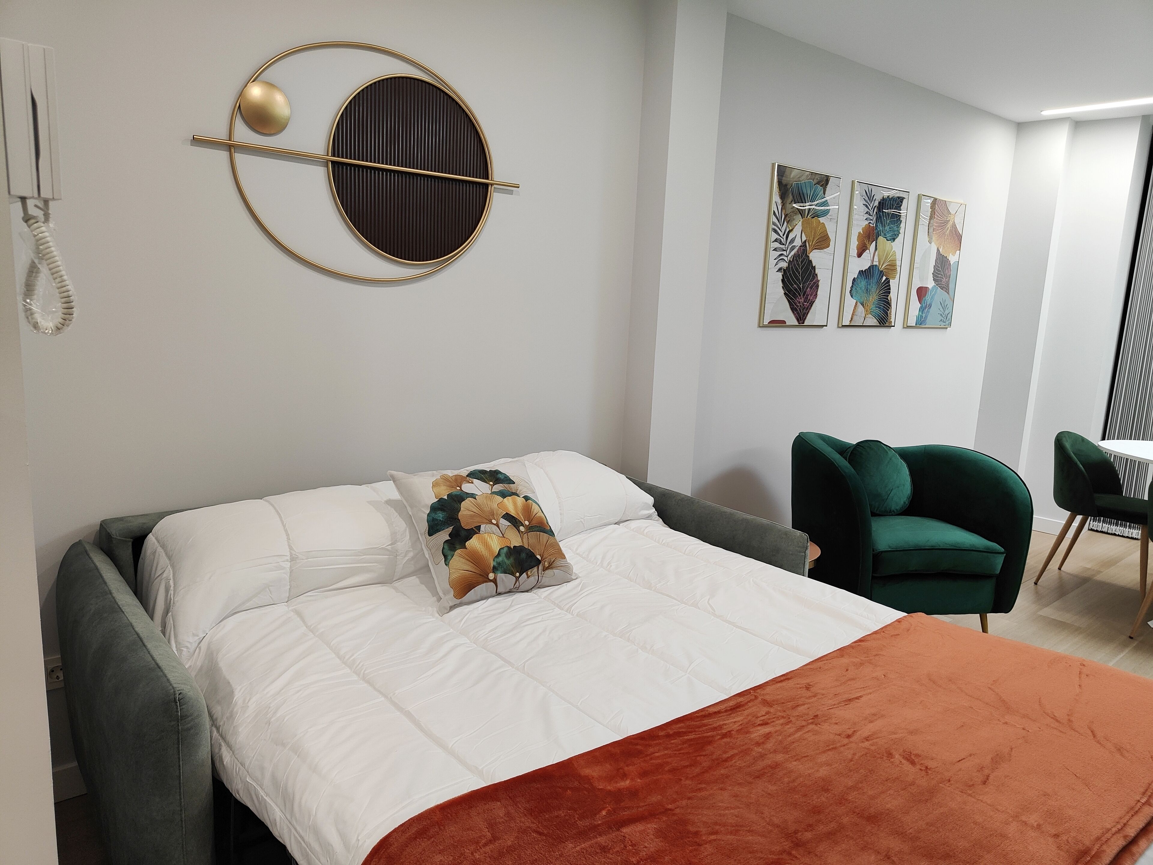 2 slaapkamers, een strijkplank/strijkijzer, wifi, beddengoed