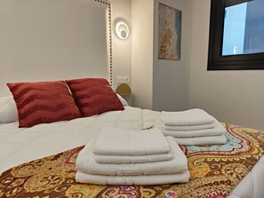 2 chambres, fer et planche à repasser, Wi-Fi, draps fournis