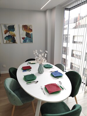 Dining - Elegancia y Modernidad en el Punto más Céntrico de Oviedo (Oviedo)