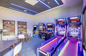 Game room - Designer Studio “The Vice Retreat” (Park City)