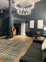 家庭房 | 起居区 | 智能电视