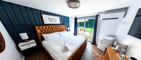 Double or Twin Room - King with Deck | Literie de qualité supérieure, Wi-Fi gratuit, draps fournis