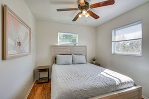 2 bedrooms, desk, Internet, bed sheets - 1 Mi to Boat Ramp: Bokeelia Home w/ Screened Patio (Bokeelia)