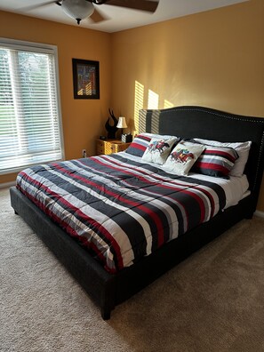 4 chambres, fer et planche à repasser, lit parapluie, Wi-Fi