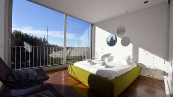 3 slaapkamers, een strijkplank/strijkijzer, gratis wifi, beddengoed