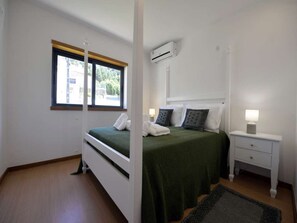 4 Schlafzimmer, Bügeleisen/Bügelbrett, kostenloses WLAN, Bettwäsche