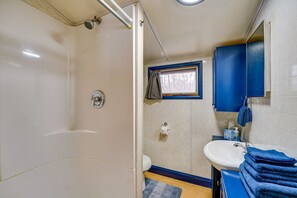 Séchoir à cheveux, serviettes fournies