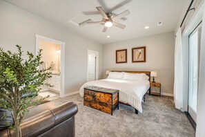 4 bedrooms, desk, iron/ironing board, travel cot