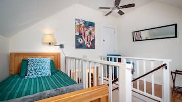 3 Schlafzimmer, Schreibtisch, Bügeleisen/Bügelbrett, Reisekinderbett
