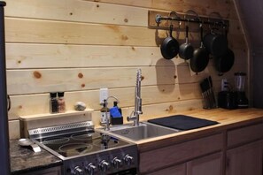 Fridge, microwave, oven, stovetop - Secluded Geodome with Heat & Air, Bath & Kitchen! 10 Min to West Jefferson! (West Jefferson)