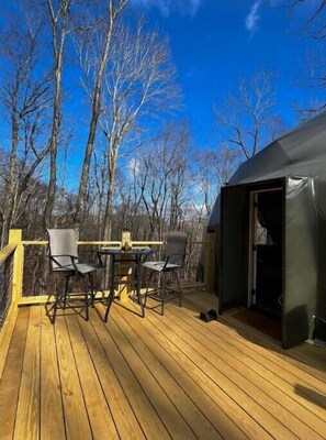 Outdoor dining - Secluded Geodome with Heat & Air, Bath & Kitchen! 10 Min to West Jefferson! (West Jefferson)