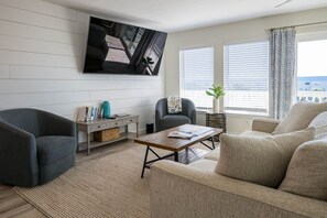 Smart TV - Renovated - Balcony Beachview-great location (Santa Rosa Beach)