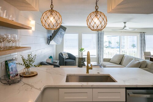 Renovated - Balcony Beachview-great location