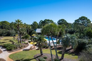 Outdoor pool - Renovated - Balcony Beachview-great location (Santa Rosa Beach)