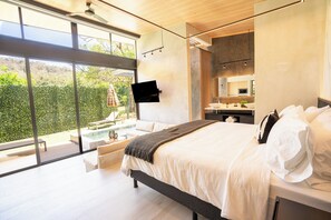 Romantic Suite | Egyptian cotton sheets, premium bedding, down comforters, pillowtop beds - Epic Tamarindo Boutique Hotel (Tamarindo)