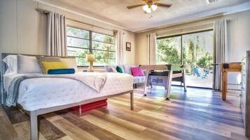 4 bedrooms, iron/ironing board