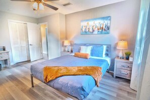 4 bedrooms, iron/ironing board - 4720 NW 16th Pl · Rare & Spacious Family Oasis • Private Pool &Games (Gainesville)