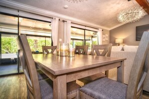 Dining - 4720 NW 16th Pl · Rare & Spacious Oasis w/Pool (Gainesville)