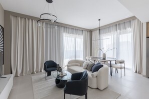 舒適公寓 | 3 間臥室、高級寢具、書桌、隔音