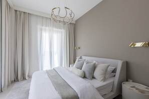 3 bedrooms, premium bedding, desk, soundproofing - Creek Beach Roomy 3BR with terrace (Dubai)