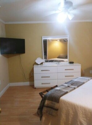 5 bedrooms, in-room safe, iron/ironing board, WiFi