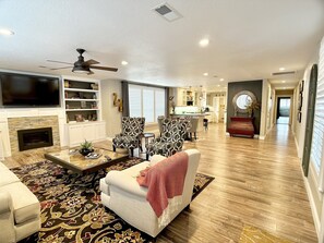 Interior - MINE CREEK RETREAT LUXURIOUS COMFORT - 3BR - 2.5BA (Nashville)