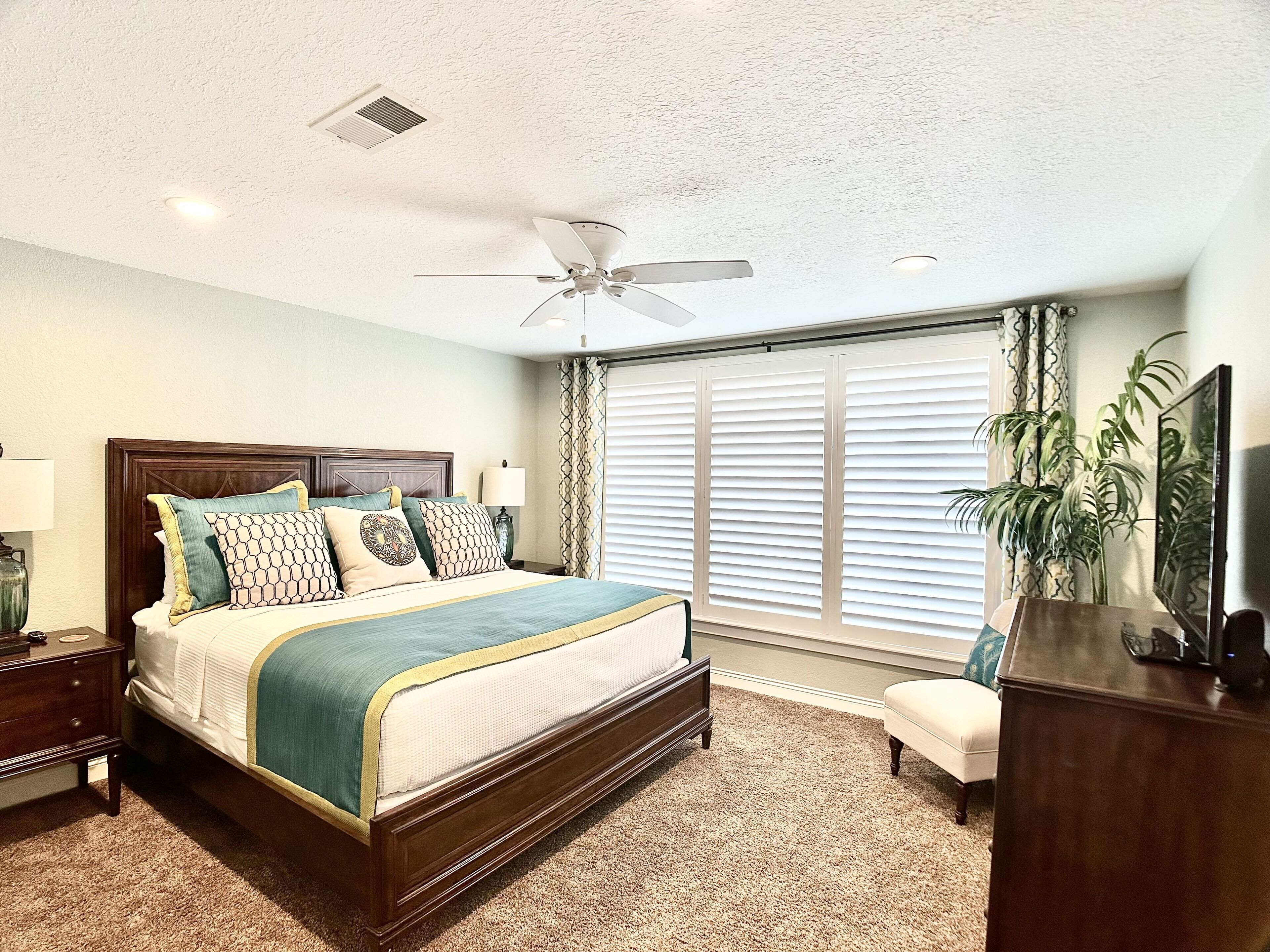 3 bedrooms, iron/ironing board, WiFi, bed sheets