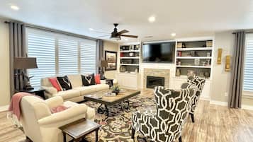 Smart TV, fireplace