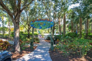 Property grounds - Bahama Bay Resort Condo - 10 Mi to Disney! (Davenport)