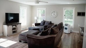 Smart TV, books, stereo