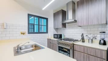 Apartment | Private kitchen | Fridge, microwave, oven, dishwasher