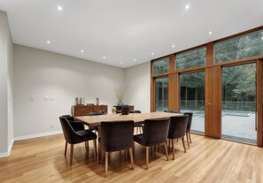 Interior - British Properties Luxury Retreat (West Vancouver)