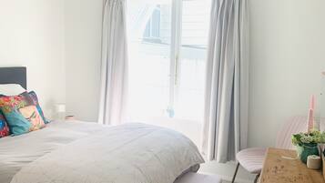 2 bedrooms, iron/ironing board, WiFi, bed sheets
