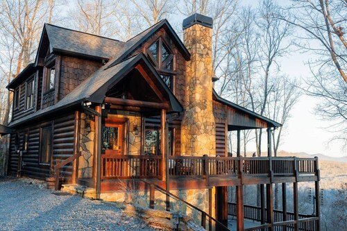 Blue View Lodge | Mountain Views & Movie Theater