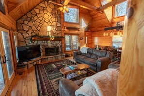 Smart TV, fireplace, DVD player, stereo