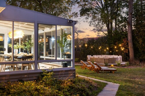 Pineapple Lake House: Pet-Friendly, Waterfront Getaway with Wi-Fi