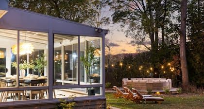 Pineapple Lake House: Pet-Friendly, Waterfront Getaway with Wi-Fi