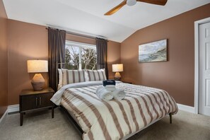 4 bedrooms, desk, iron/ironing board, free WiFi