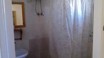 Douche, savon, shampoing, papier toilette