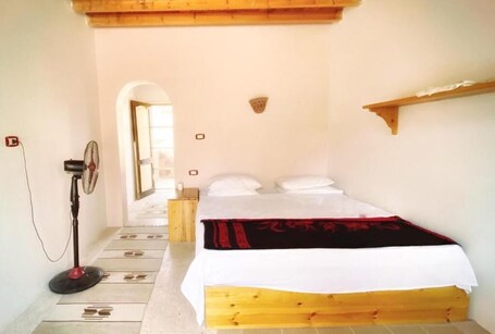 1 bedroom, WiFi, bed sheets. Bedouin camp
