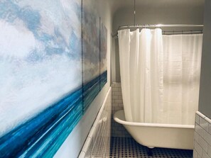 Signature Room | Bathroom | Designer toiletries, hair dryer, bathrobes, slippers - Family Laundry & Spa (Sacramento)