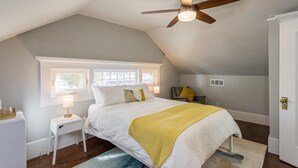 Deluxe Room | Premium bedding, memory foam beds, in-room safe, desk - Family Laundry & Spa (Sacramento)