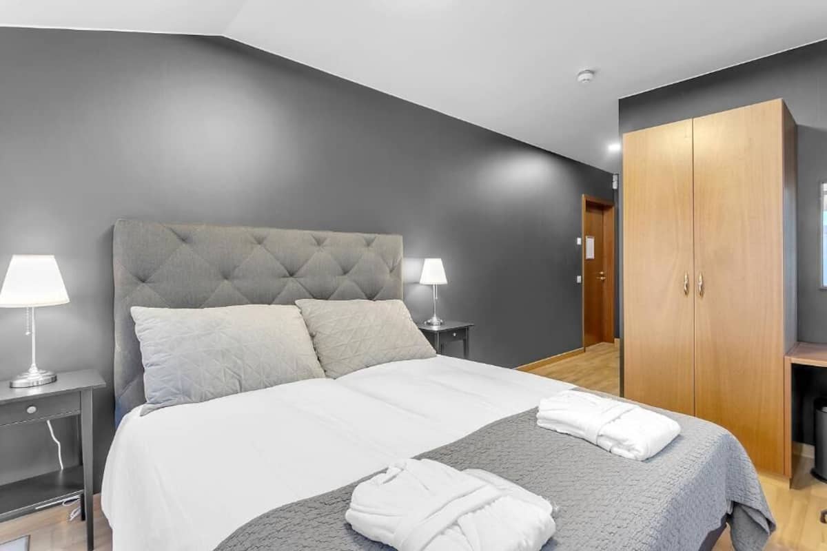 Superior Double or Twin Room | Desk, laptop workspace, WiFi (free), bed sheets