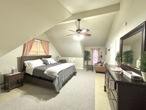 4 bedrooms, WiFi, bed sheets - Private Country Home Minutes To Hunter Mountain! (Hunter)