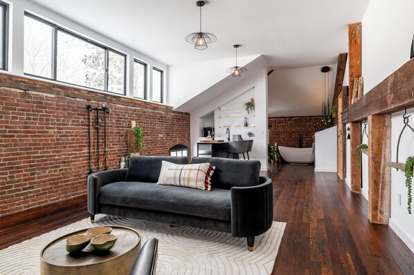 TV - Abacus Suite at Spofford Lodge (Bucksport)