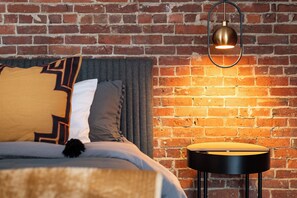 1 dormitorio, tabla de planchar con plancha, wifi y ropa de cama